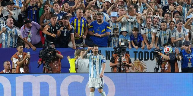 Αργεντινή – Αλγερία 3-0: Ο Μέσι πήρε από το χέρι την Αλμπισελέστε με ιστορικό χατ-τρικ