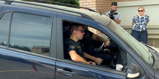 ΜΕΤΑΓΩΓΗ ΣΤΟΝ ΑΝΑΚΡΙΤΗ ΑΙΓΙΟΥ ΤΟΥ 65ΧΡΟΝΟΥ ΙΤΑΛΟΥ ΓΙΑ ΤΗ ΔΙΠΛΗ ΔΟΛΟΦΟΝΙΑ ΜΗΤΕΡΑΣ ΚΑΙ ΓΙΟΥ ΣΤΟ ΛΟΓΓΟ ΑΙΓΙΑΛΕΙΑΣ