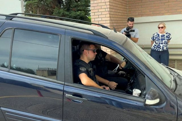 ΜΕΤΑΓΩΓΗ ΣΤΟΝ ΑΝΑΚΡΙΤΗ ΑΙΓΙΟΥ ΤΟΥ 65ΧΡΟΝΟΥ ΙΤΑΛΟΥ ΓΙΑ ΤΗ ΔΙΠΛΗ ΔΟΛΟΦΟΝΙΑ ΜΗΤΕΡΑΣ ΚΑΙ ΓΙΟΥ ΣΤΟ ΛΟΓΓΟ ΑΙΓΙΑΛΕΙΑΣ