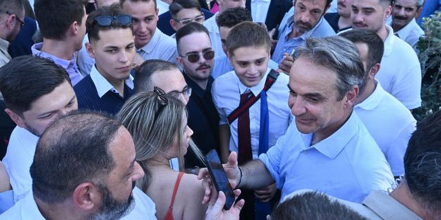 Ο Μητσοτάκης ποντάρει στη “σιωπηλή πλειοψηφία”