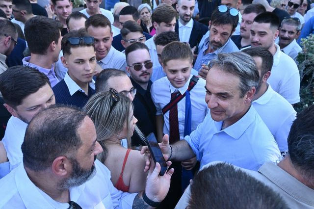 Ο Μητσοτάκης ποντάρει στη “σιωπηλή πλειοψηφία”