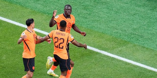 Το πλασέ του Μπρόμπεϊ για το 1-0 της Ολλανδίας απέναντι στη Σουηδία