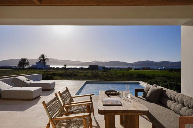 Το Parian Chronicle, μέλος του Destination by Hyatt, ανοίγει ένα νέο κεφάλαιο στην κυκλαδίτικη φιλοξενία