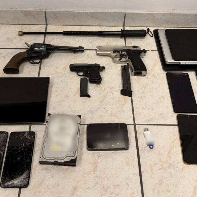 Συνελήφθη 66χρονος στη Νίκαια – Εντοπίστηκαν όπλα, τέιζερ και φυσίγγια