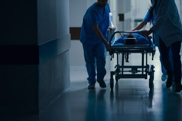 Άδειες σχολές, άδειες θέσεις: Το ΕΣΥ ξεμένει από νοσηλευτικό προσωπικό