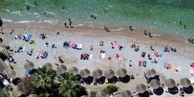 Πόσο κοστίζουν οι βουτιές στις παραλίες της Αττικής
