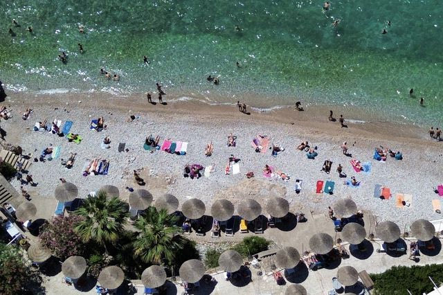 Πόσο κοστίζουν οι βουτιές στις παραλίες της Αττικής