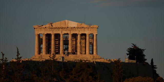 “Σε λίγο δεν θα υπάρχει κανείς” – Η πικρή αλήθεια πίσω από τη νέα όψη του Παρθενώνα
