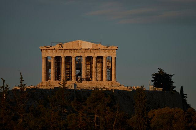 "Σε λίγο δεν θα υπάρχει κανείς" - Η πικρή αλήθεια πίσω από τη νέα όψη του Παρθενώνα