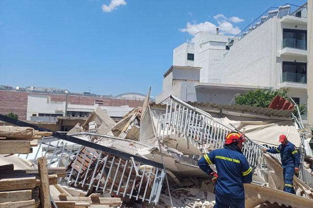 Συγκλονιστικές οι πρώτες εικόνες μετά την κατάρρευση πολυκατοικίας στα Πετράλωνα