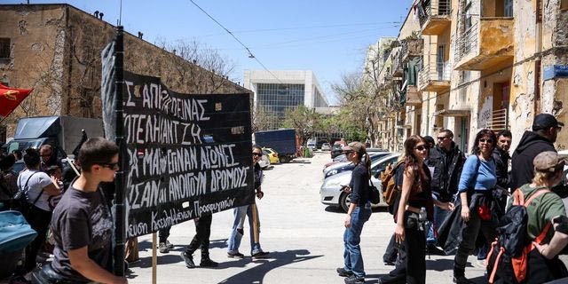 Έξι ερωτήματα για τα Προσφυγικά