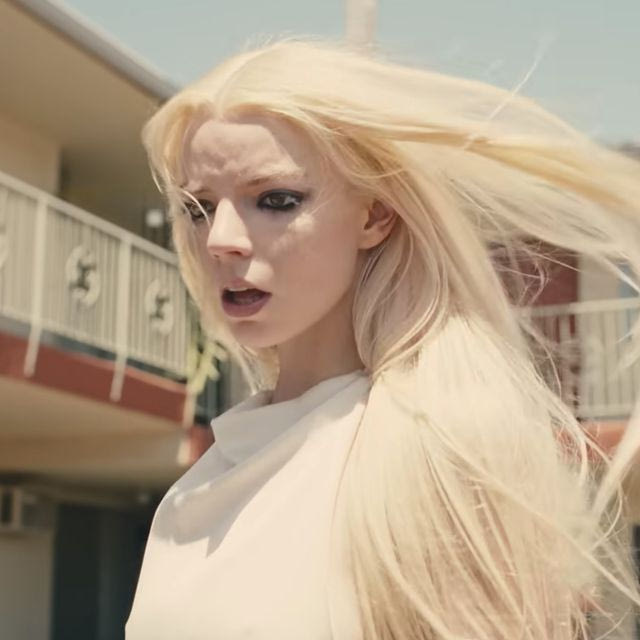 Και κάπως έτσι η Anya Taylor-Joy έπαιξε τη ζηλιάρα σε βίντεο των Rolling Stones