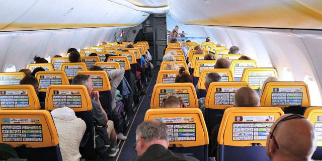 Η Ryanair καταργεί τις χρεώσεις για τις οικογενειακές θέσεις μετά τις αντιδράσεις