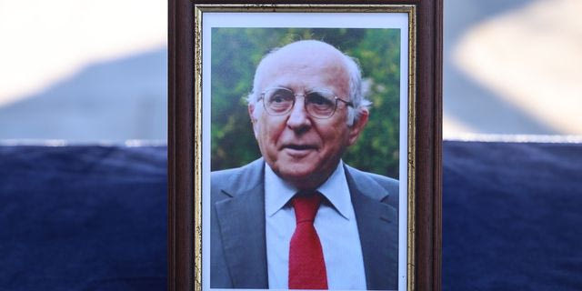 Εξόδιος ακολουθία του Γιώργου Σουφλιά