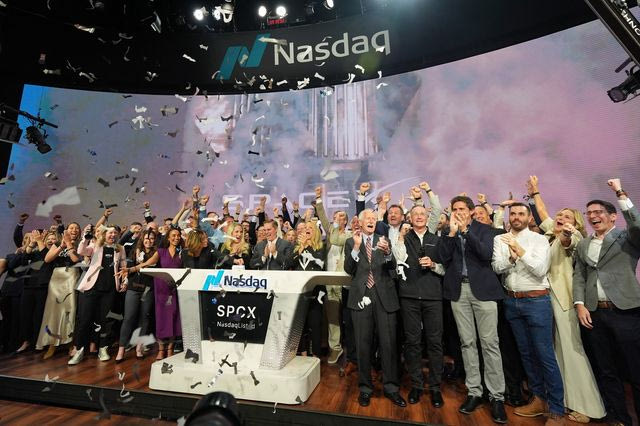 Ντεμπούτο της SpaceX στη Wall Street – Ο Ίλον Μασκ υπόσχεται ταξίδι στον Άρη