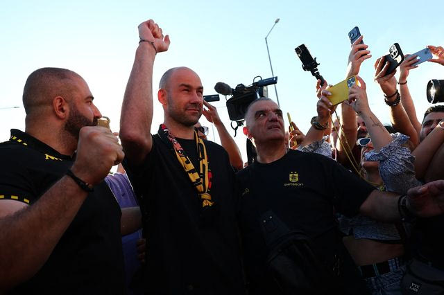 Άρης Betsson: Παράνοια για τον Σπανούλη, “πνίγηκε” μέσα στο τρελαμένο πλήθος των οπαδών
