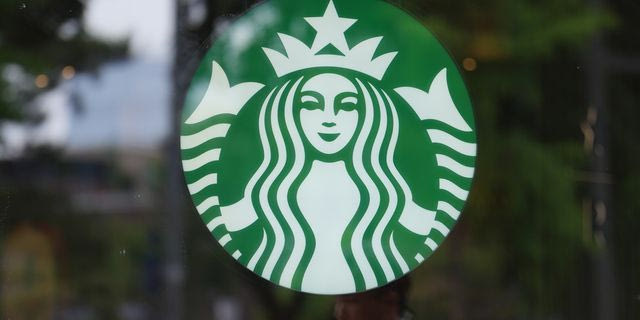 Νότια Κορέα: 24ωρο λουκέτο σε όλα τα Starbucks για… μάθημα ιστορίας, μετά από επική γκάφα