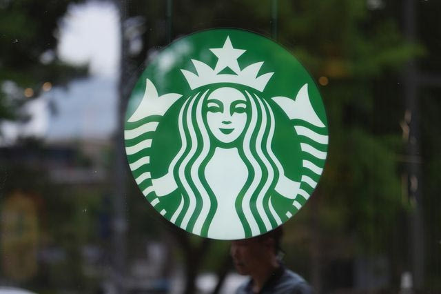 Νότια Κορέα: 24ωρο λουκέτο σε όλα τα Starbucks για… μάθημα ιστορίας, μετά από επική γκάφα