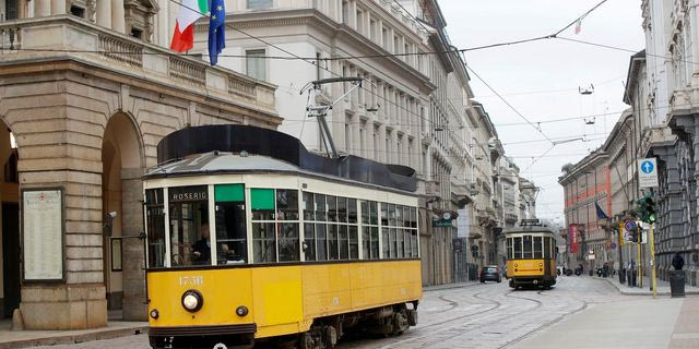 Μιλάνο: Οδηγοί τραμ αντάλλαζαν φωτογραφίες με επιβάτιδες και τις σχολίαζαν χυδαία στο WhatsApp