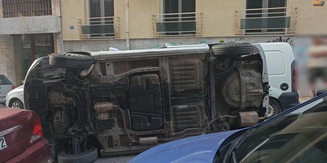 Τροχαίο με ανατροπή αυτοκινήτου στην πλατεία Κολιάτσου  – Διακοπή κυκλοφορίας