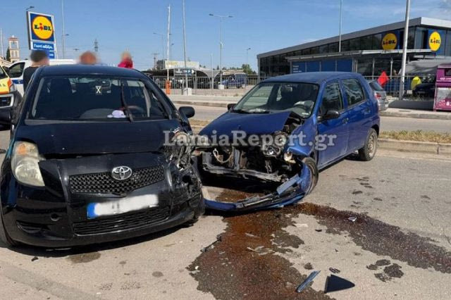 Λαμία: Μεθυσμένος οδηγός “καβάλησε” το διάζωμα και καρφώθηκε σε άλλο ΙΧ