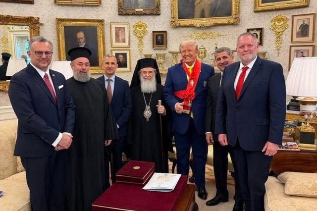 Συνάντηση Τραμπ με τον Πατριάρχη Ιεροσολύμων Θεόφιλο Γ΄ στον Λευκό Οίκο