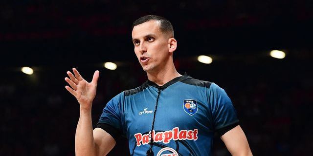 Κουκουλοφόροι έξω από το σπίτι του διαιτητή Τσιμπούρη στη Μεσσήνη – Έβαψαν τοίχους
