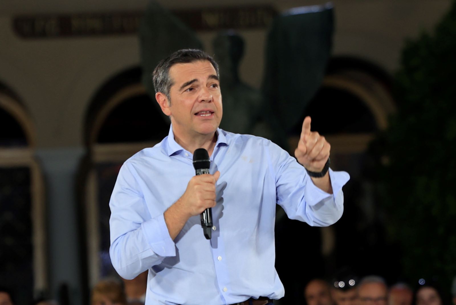 Πώς ο Τσίπρας έβαλε στο προεκλογικό τραπέζι την 13η σύνταξη