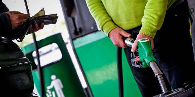 Στιγμιότυπα από πρατήρια καυσίμων στην Αθήνα