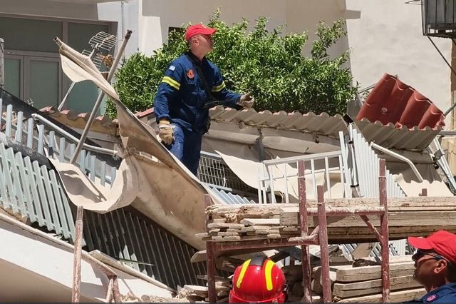 Κατάρρευση πολυκατοικίας στα Πετράλωνα – Έρευνες για τυχόν αγνοουμένους