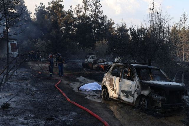 Φωτιά στο Ωραιόκαστρο: Τραγωδία με δύο νεκρούς και μία εγκαυματία – Αγωνία για την ταυτοποίηση της δεύτερης σορού