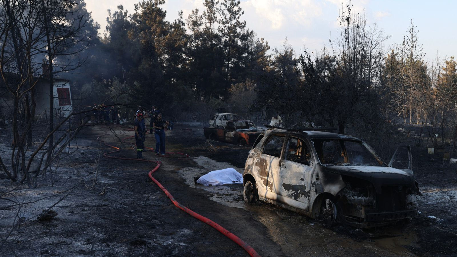 Φωτιά στο Ωραιόκαστρο: Τραγωδία με δύο νεκρούς και μία εγκαυματία - Αγωνία για την ταυτοποίηση της δεύτερης σορού