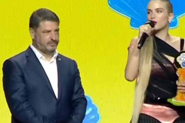 MAD VMA 2026: O Ν. Χαρδαλιάς βράβευσε την Κ. Λιόλιου – Η συγκίνηση της τραγουδίστριας