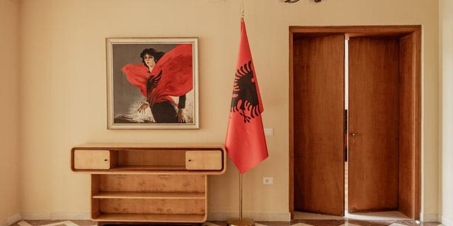 Στη βίλα του Ενβέρ Χότζα: Εκεί που χτυπούσε η καρδιά του αλβανικού καθεστώτος