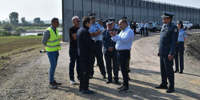 Έβρος: Στο σημείο του φράχτη που είχε υποστεί ζημιές από τις πλημμύρες ο Μ. Χρυσοχοΐδης