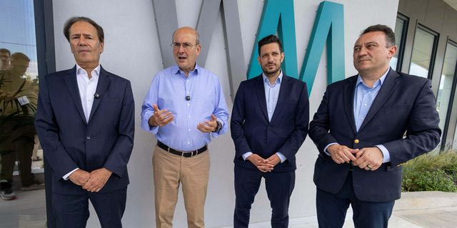 Ο πρόεδρος της ΠΕΦ Θεόδωρος Τρύφων, ο Αντιπρόεδρος της Κυβέρνησης Κωστής Χατζηδάκης, ο Γραμματέας της ΝΔ Κωνσταντίνος Κυρανάκης και ο Υφυπουργός Κώστας Βλάσης στην επίσκεψη στην Τρίπολη.