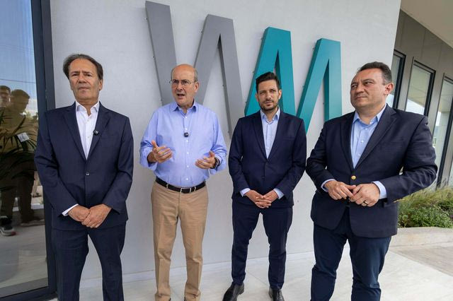 Ο πρόεδρος της ΠΕΦ Θεόδωρος Τρύφων, ο Αντιπρόεδρος της Κυβέρνησης Κωστής Χατζηδάκης, ο Γραμματέας της ΝΔ Κωνσταντίνος Κυρανάκης και ο Υφυπουργός Κώστας Βλάσης στην επίσκεψη στην Τρίπολη.