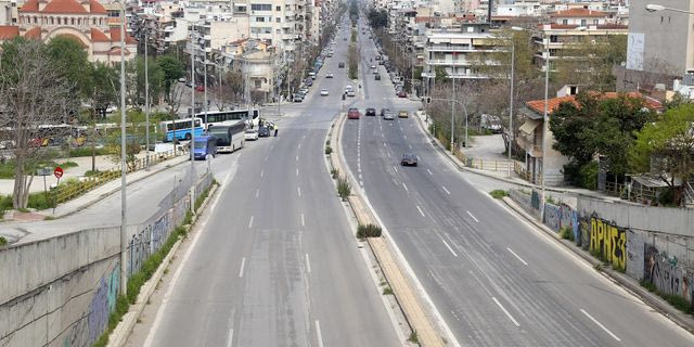 Θεσσαλονίκη: Οδηγούσε μεθυσμένος αντίθετα στον Περιφερειακό και συγκρούστηκε με ταξί