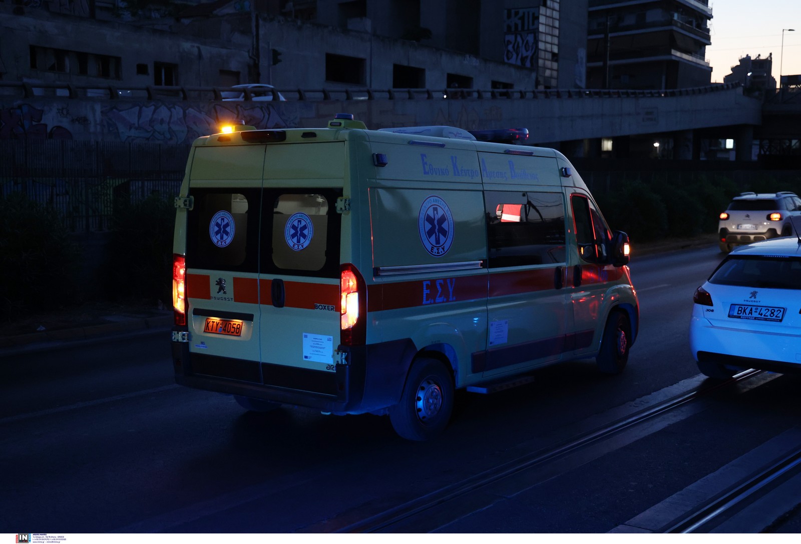 Σοβαρό τροχαίο στην Ποσειδώνος τα ξημερώματα – Πέντε τραυματίες