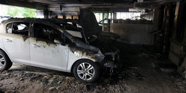 Θεσσαλονίκη: Πιθανόν πάνω από τρεις οι δράστες των εμπρηστικών επιθέσεων – Τι εξετάζει η Αντιτρομοκρατική