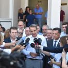 Ο Μητσοτάκης επισκέφτηκε τους τραυματίες της επίθεσης με γκαζάκια – “Εγκληματίες οι δράστες”