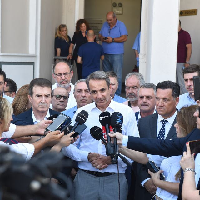 Ο Μητσοτάκης επισκέφτηκε τους τραυματίες – “Εγκληματίες οι δράστες”
