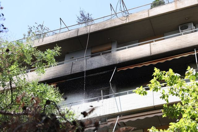 Υπό έλεγχο η φωτιά σε διαμέρισμα στα Άνω Πατήσια – Εκτεταμένες ζημιές