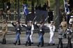 Ημέρα της Βαστίλης: Η παρέλαση του ελληνικού αγήματος μπροστά από την Αψίδα του Θριάμβου