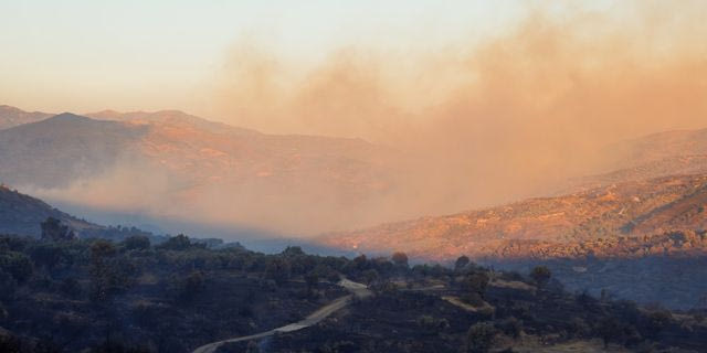 Μάχη χωρίς τέλος στην πυρκαγιά στο Ρέθυμνο – Εκκενώσεις μέσα στην νύχτα