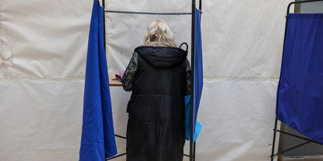 Για την πολιτική αρθρογραφία υπάρχουν μόνο οι εκλογές και τα σενάρια τους