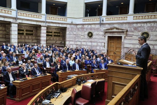 Θερινό “μασάζ” στους βουλευτές ΝΔ με φόντο ΟΠΕΚΕΠΕ και εκλογές