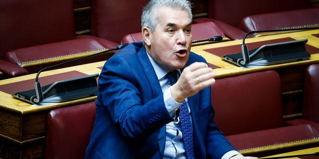 Η χυδαιότητα Κυριαζίδη και τα δεμένα χέρια του Μαξίμου