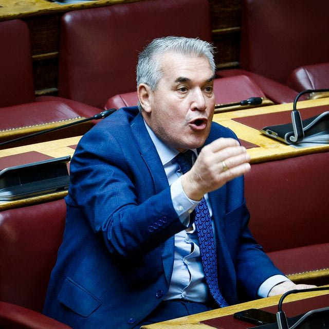 Η χυδαιότητα Κυριαζίδη και τα δεμένα χέρια του Μαξίμου