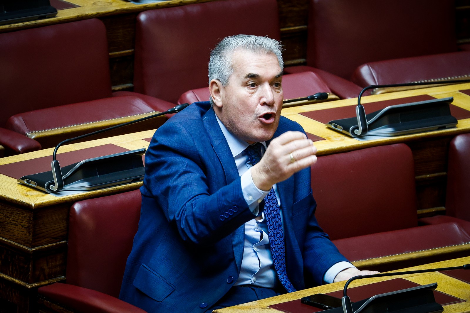 Η χυδαιότητα Κυριαζίδη και τα δεμένα χέρια του Μαξίμου